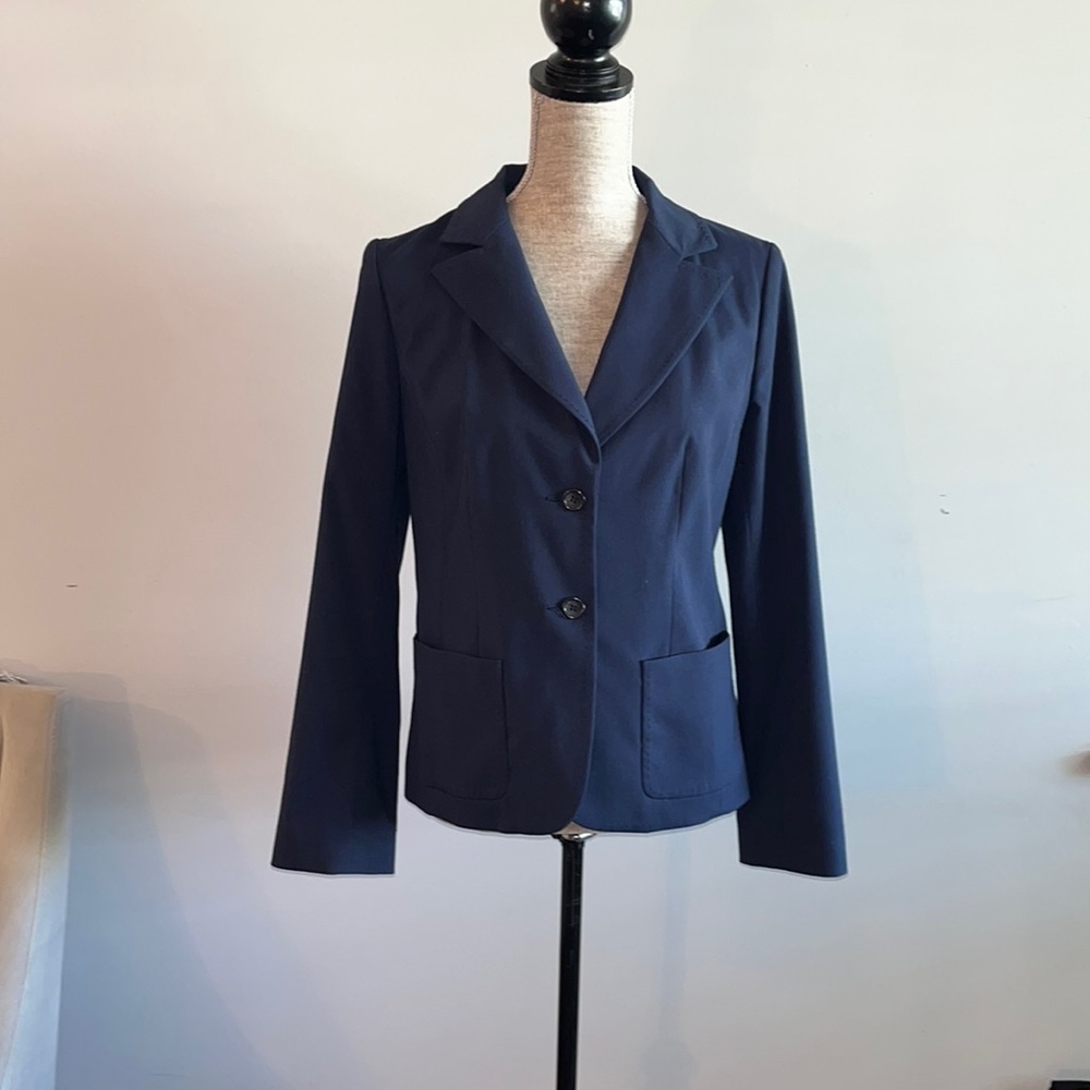 Covington "Stretch" Navy Blazer in Size 6. Only worn once.  Excellent condition